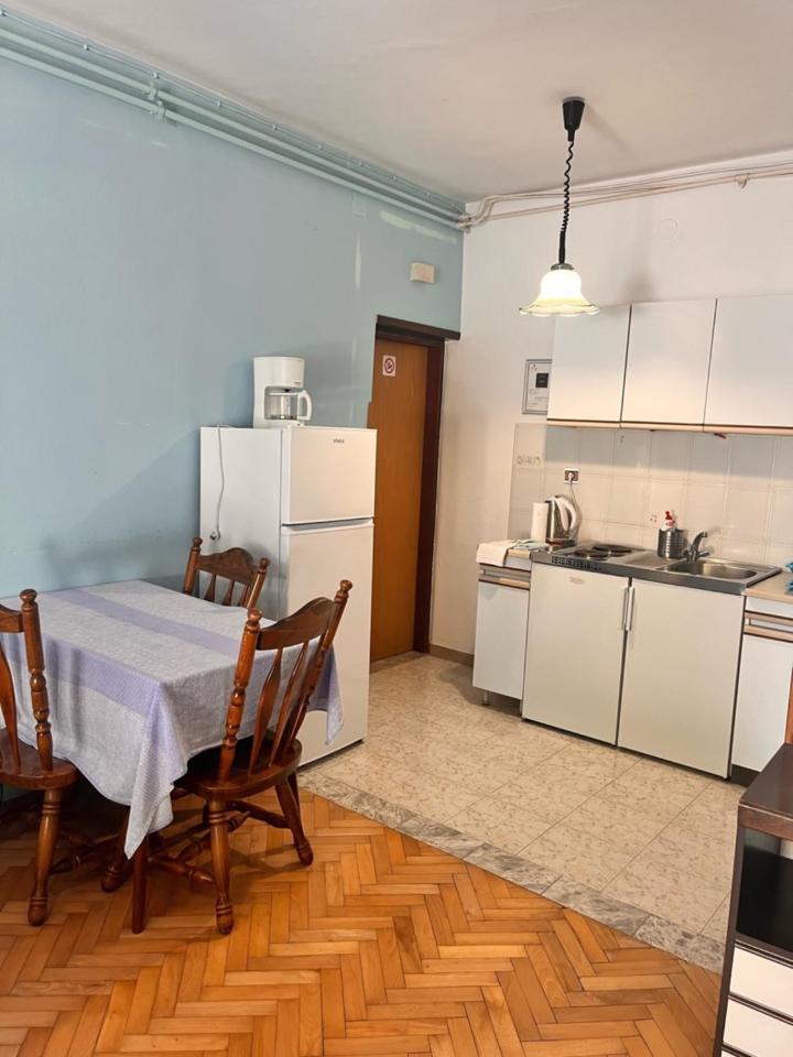 Apartmani Lido Bašanija Rum bild